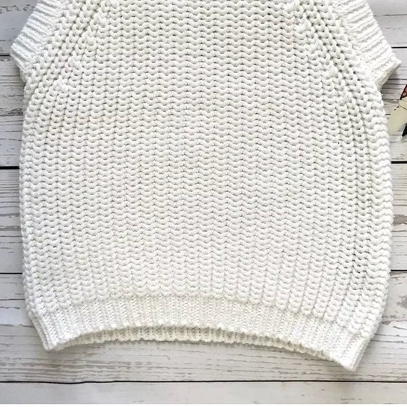 ✨Sold✨Charlotte Russe Crochet White Crop Top - Picture 3 of 6